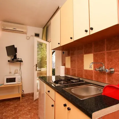 Garden Apartment *