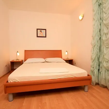 Garden Apartment *