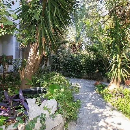 Διαμέρισμα Garden