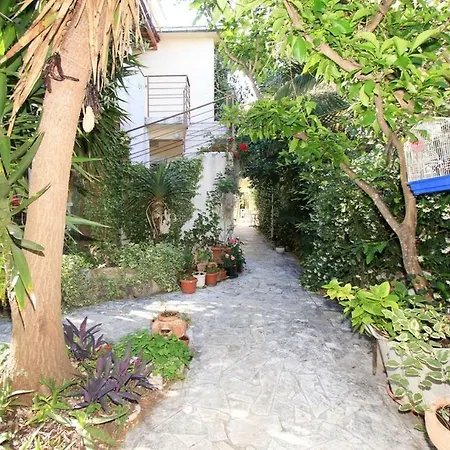 Διαμέρισμα Garden